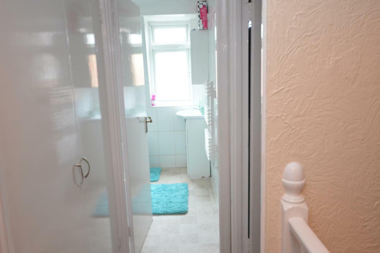 Four Bedroom Townhouse 12 Minutes Walk To Excel Exhibition Centre London Exterior photo