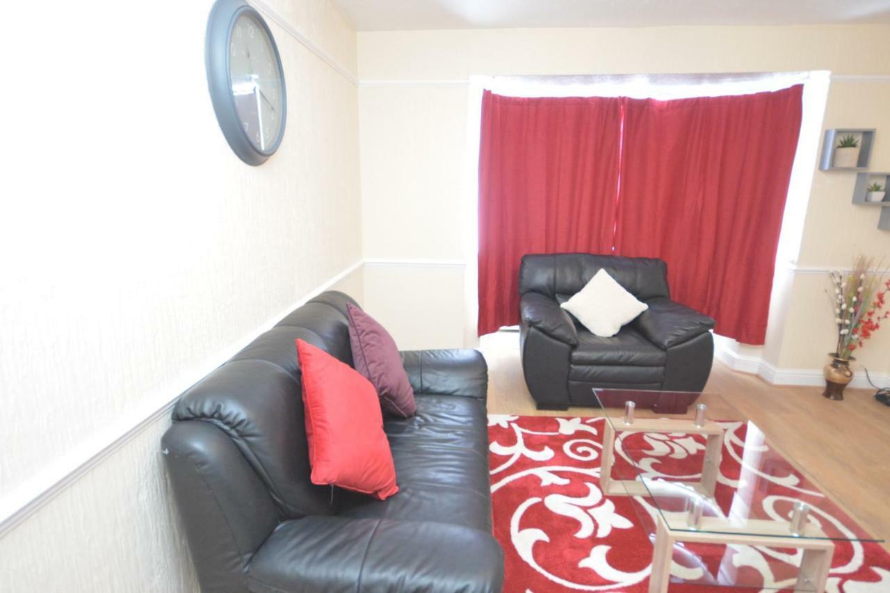 Four Bedroom Townhouse 12 Minutes Walk To Excel Exhibition Centre London Exterior photo
