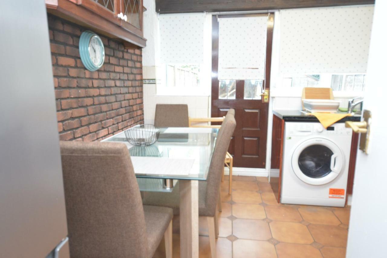 Four Bedroom Townhouse 12 Minutes Walk To Excel Exhibition Centre London Exterior photo